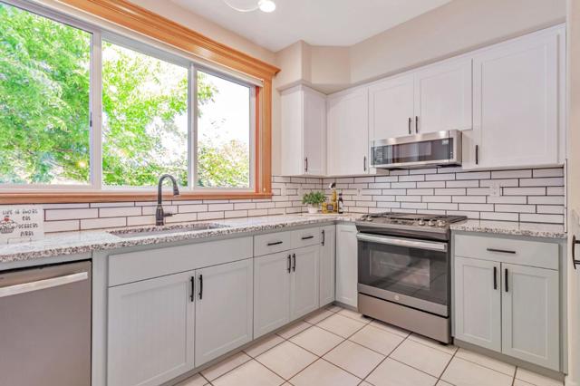 2604 La Paloma Lane, Santa Cruz CA: https://media.crmls.org/mediaz/4dec59a7-0003-4a7d-9110-170f75d01892.jpg