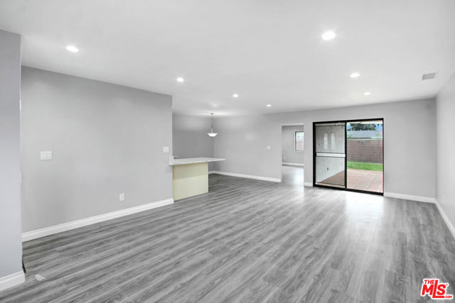 17812 Blythe Street photo 3