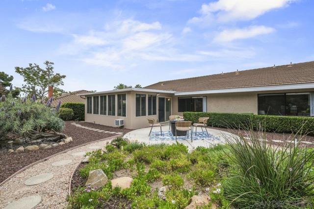 12516 Camino Vuelo, San Diego CA: https://media.crmls.org/mediaz/4dec83df-6d2e-4358-a7a4-dcf7a972c4f2.jpg