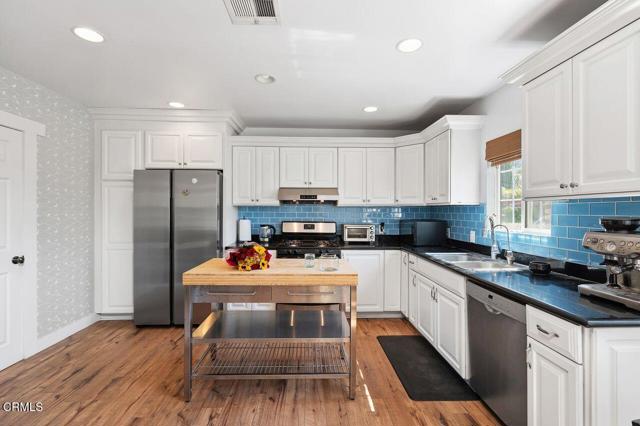 Detail Gallery Image 6 of 27 For 3847 Sunbeam Dr, Los Angeles,  CA 90065 - 3 Beds | 2/1 Baths