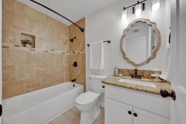 Home for Sale in Lakeside