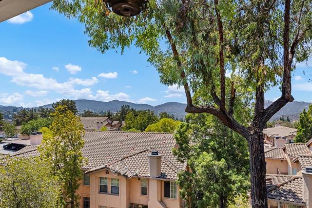 18557 Caminito Pasadero, San Diego CA: https://media.crmls.org/mediaz/4ded3ea0-1acb-4b4d-bae7-98a9f4a9f96b.jpg