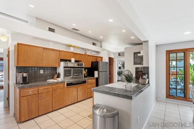 5327 Saxon St, San Diego CA: https://media.crmls.org/mediaz/4dedf32e-f1f8-41ea-abb0-aea68aced831.jpg
