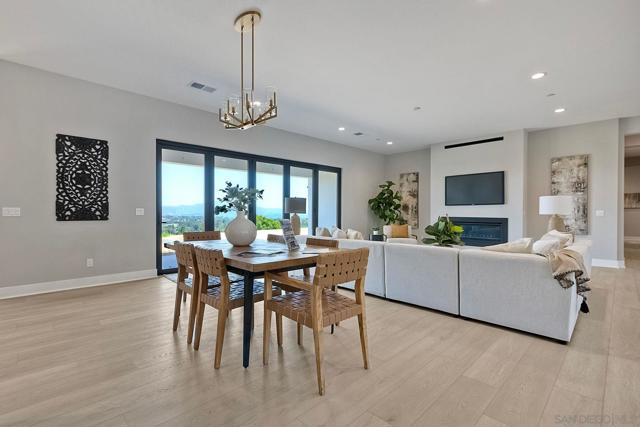 1648 Calle Catalina, Escondido CA: https://media.crmls.org/mediaz/4dee5d2d-e725-4a4e-84ac-9041822c0f3c.jpg