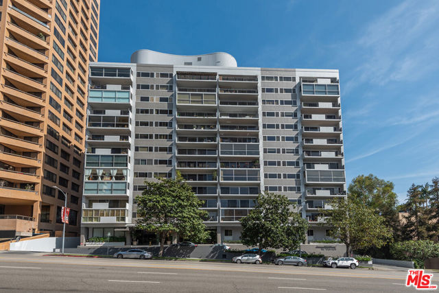 10450 Wilshire Boulevard, Los Angeles CA: https://media.crmls.org/mediaz/4dee6af6-e094-43d2-aebe-944c3bd9f752.jpg