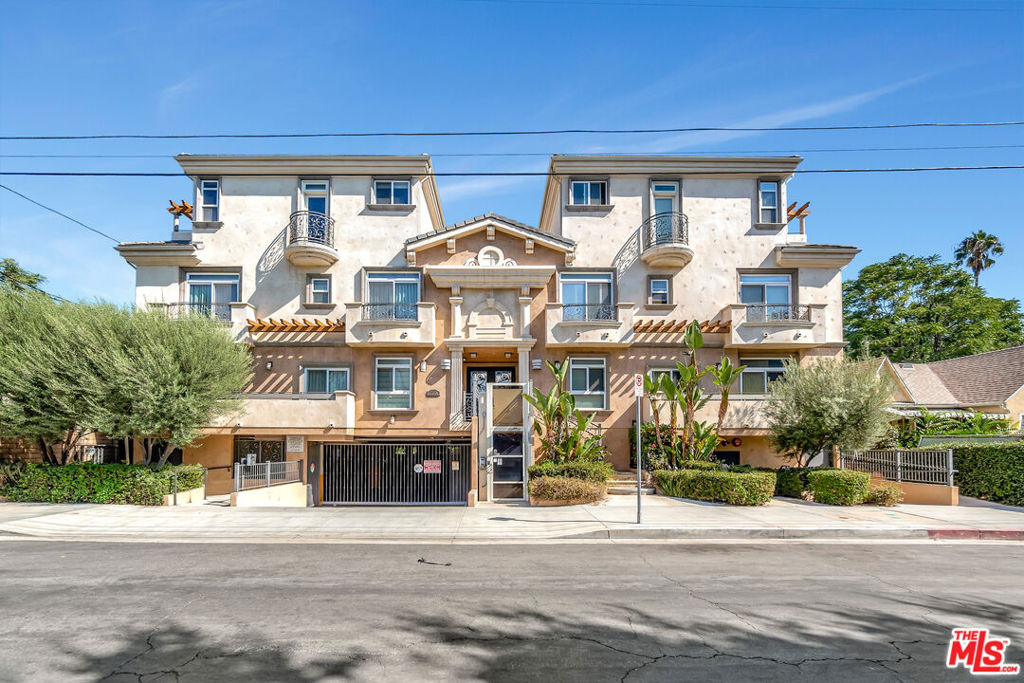 11323 Huston Street 6, North Hollywood, CA 91601