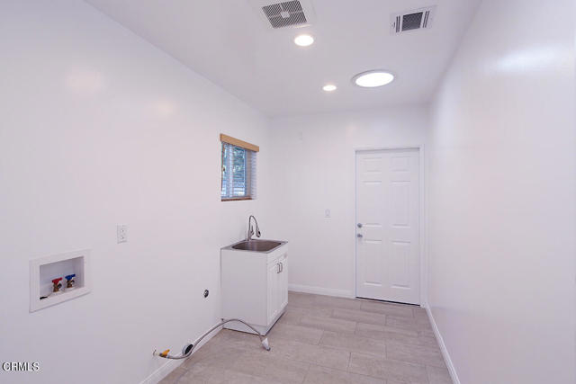 5245 Bubbling Well Lane, La Canada Flintridge CA: https://media.crmls.org/mediaz/4def4629-98ff-49ba-9b44-a877f113a6bc.jpg