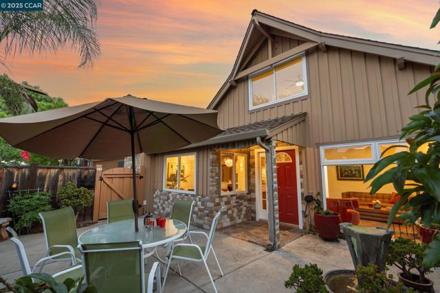 4218 Cobblestone Dr, Concord CA: https://media.crmls.org/mediaz/4def6708-669a-4afe-96da-94db5cff536c.jpg