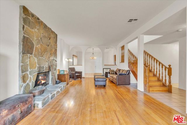 9322 Columbus Avenue photo 8