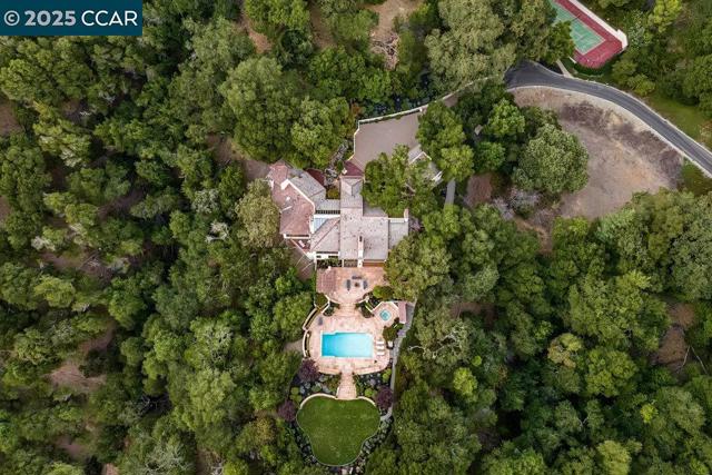 1177 Estates Dr, Lafayette CA: https://media.crmls.org/mediaz/4def7998-990a-4ffd-82dd-d2f492dc6e58.jpg