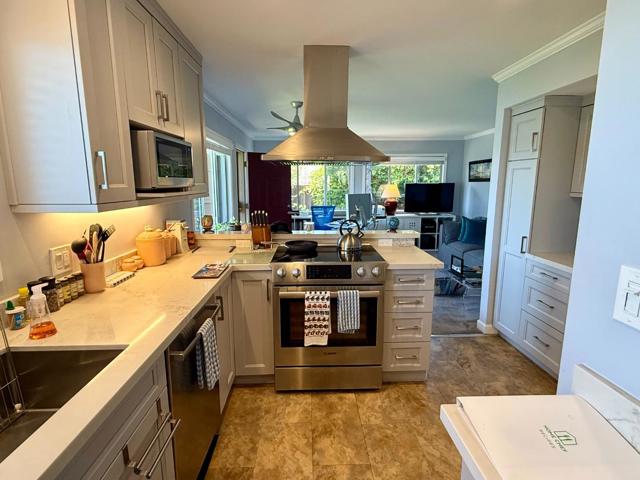 1576 Marina Court, San Mateo CA: https://media.crmls.org/mediaz/4defe32a-3ea1-4fac-af0e-d4264aebd496.jpg