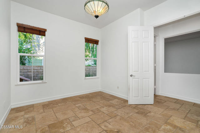 4940 Corral Street, Simi Valley CA: https://media.crmls.org/mediaz/4df0306a-7205-441a-852a-1ba3bfaea647.jpg