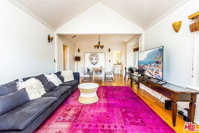 866 North Doheny Drive photo 3