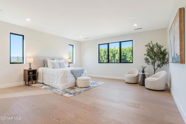 252 Capri Drive, Simi Valley CA: https://media.crmls.org/mediaz/4df0edaa-0cf8-41b9-a593-02d72f5a7047.jpg