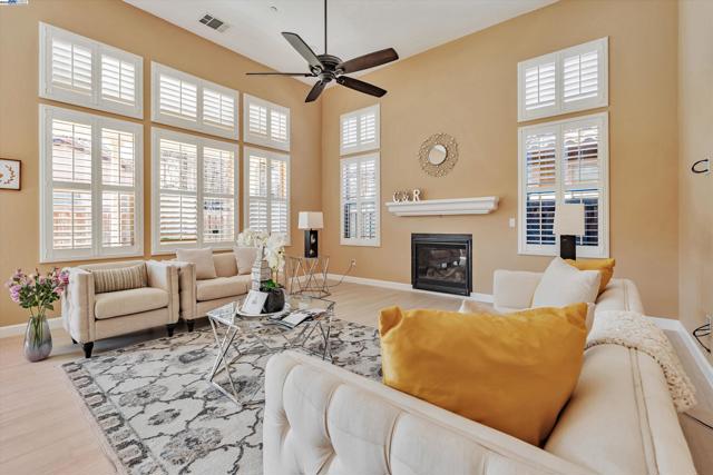 3602 Levanto Way, Manteca CA: https://media.crmls.org/mediaz/4df1ae35-380b-4e4a-913b-8a31bdfdeb50.jpg