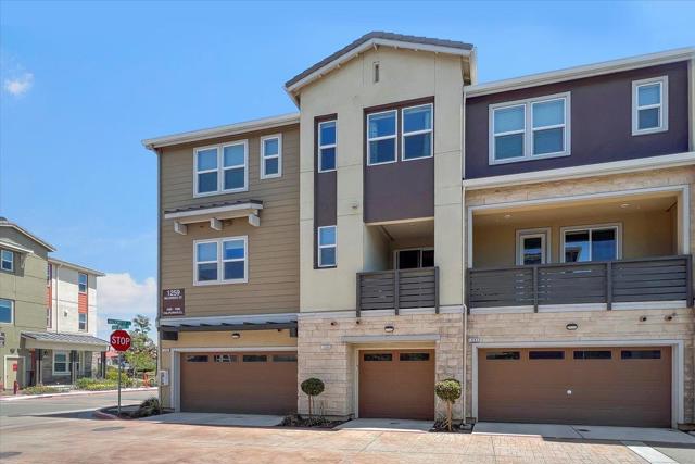 1090 California Circle, Milpitas CA: https://media.crmls.org/mediaz/4df1d724-50f8-4480-81e5-e980bd944123.jpg