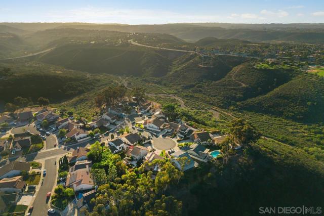 7233 Canyon Hill Ct, San Diego CA: https://media.crmls.org/mediaz/4df1f42e-9afd-48d7-8c6a-405bb53d1d8f.jpg
