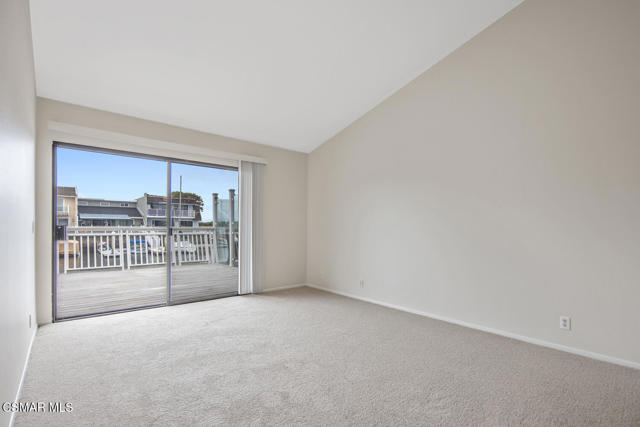 4535 Falkirk Bay, Oxnard CA: https://media.crmls.org/mediaz/4df228e7-5196-425b-a728-61a5dc9336c3.jpg