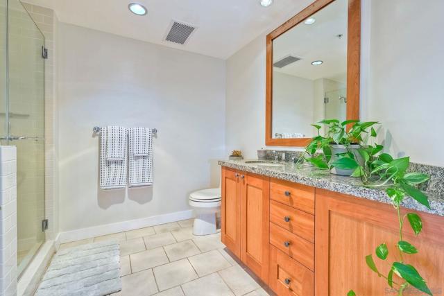 700 W Harbor Dr, San Diego CA: https://media.crmls.org/mediaz/4df24616-8df4-4160-b1c9-e4ecb15c09b6.jpg