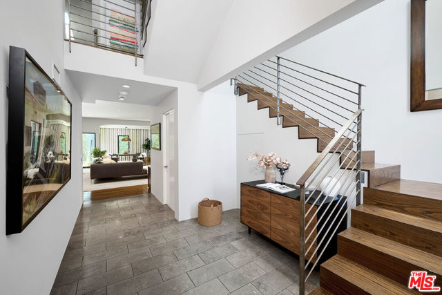 2329 Clement Avenue, Venice CA: https://media.crmls.org/mediaz/4df27c35-604d-4069-95de-6f53aa6be5c1.jpg
