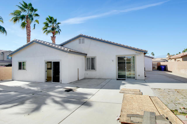 48180 Chandler Court, Indio CA: https://media.crmls.org/mediaz/4df2a19a-9b15-44b7-a9b8-b976a4d107fb.jpg