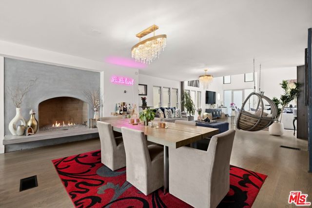2014 Pacific Avenue, Venice CA: https://media.crmls.org/mediaz/4df2c454-b4df-4dcb-9099-b24086f7fae7.jpg