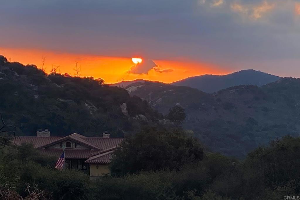 https://media.crmls.org/mediaz/4df310f8-524b-40c7-bb07-74a856ce7d82.jpg?preset=X-Large