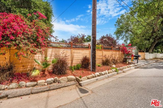 754 Fernando Street, Ojai CA: https://media.crmls.org/mediaz/4df3e576-6f66-4201-adef-887108f90995.jpg