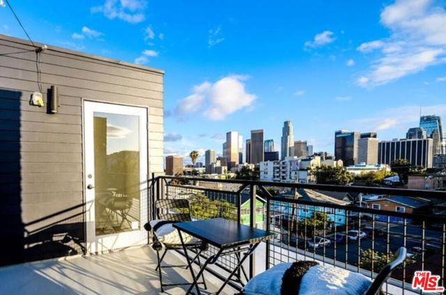 321 N Bixel Street, Los Angeles CA: https://media.crmls.org/mediaz/4df47f34-214c-4f53-b6e3-64b5a2715e40.jpg