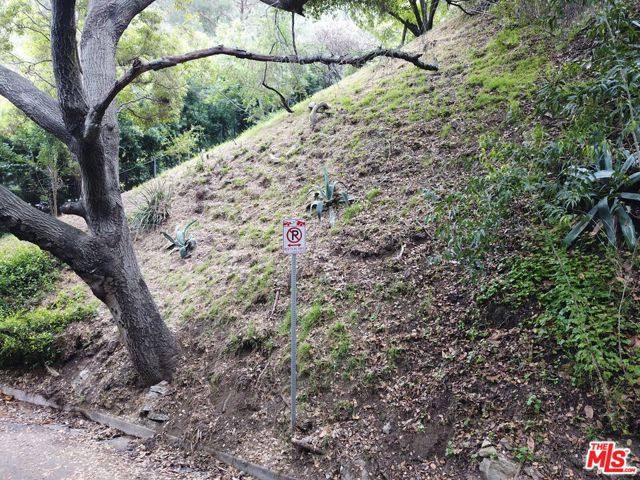 10074 Westwanda Drive, Beverly Hills CA: https://media.crmls.org/mediaz/4df48608-a653-4361-8ead-d70d0a9834db.jpg