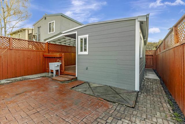 Image 43 of 58 For 1119 Kains Ave