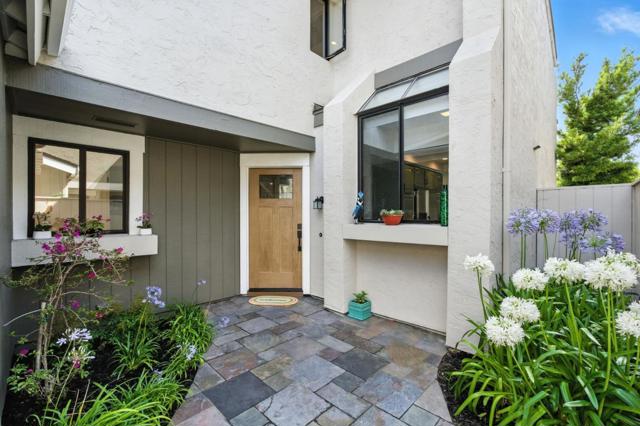 588 Marlin Court, Redwood City CA: https://media.crmls.org/mediaz/4df5181e-bf7b-4510-babf-bf85d331e495.jpg