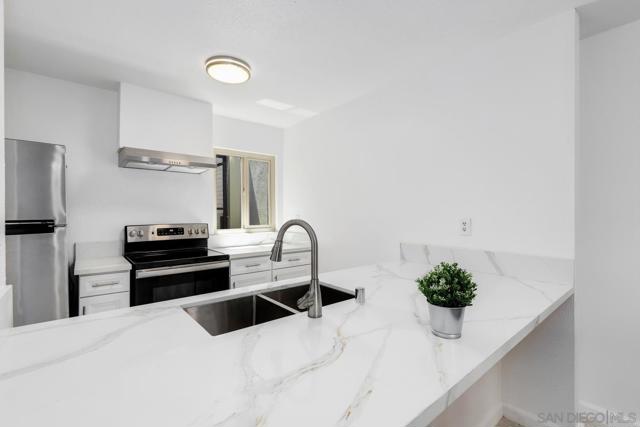 4185 Mount Alifan Pl, San Diego CA: https://media.crmls.org/mediaz/4df53260-599e-40da-ad26-646abc9d845a.jpg