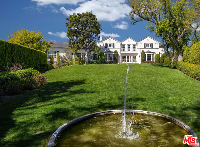 111 N Mapleton Drive, Los Angeles CA: https://media.crmls.org/mediaz/4df591c9-8349-4ef9-8d10-72d55c951501.jpg