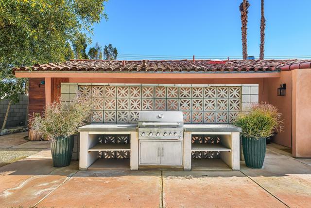 2525 N Farrell Drive, Palm Springs CA: https://media.crmls.org/mediaz/4df64a6a-875a-42f5-880e-db24ca372873.jpg