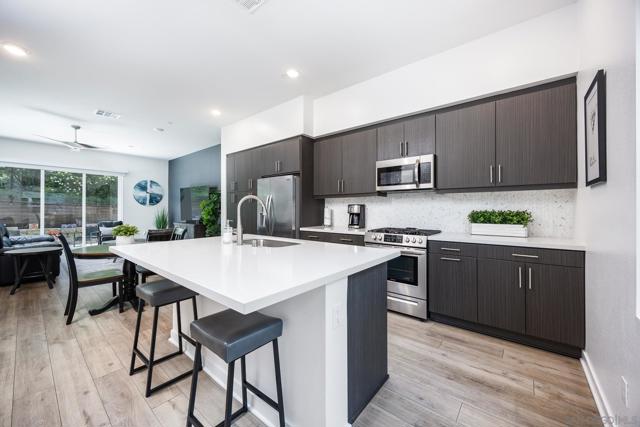 10402 Harlow Cir, San Diego CA: https://media.crmls.org/mediaz/4df64d0e-ef09-413b-a525-65d21939ec7b.jpg