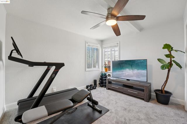 17324 Ehle St, Castro Valley CA: https://media.crmls.org/mediaz/4df66ba9-02d0-4102-b524-f1b7da68cdef.jpg