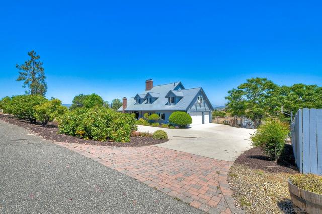 2511 Via Rancheros, Fallbrook CA: https://media.crmls.org/mediaz/4df6bbc6-5a6b-46ac-bc11-25c0d32d9d94.jpg