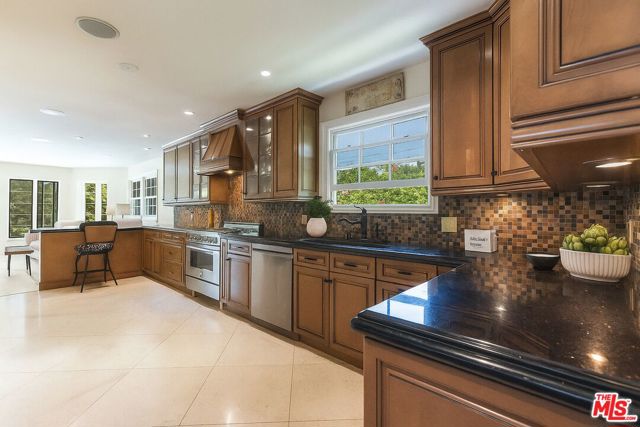 15401 Brownwood Place, Los Angeles CA: https://media.crmls.org/mediaz/4df6be85-d10c-4fcc-ab6f-b50906963b49.jpg