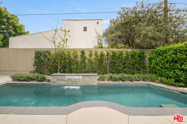 515 N Crescent Heights Boulevard, Los Angeles CA: https://media.crmls.org/mediaz/4df7587a-d2c9-4b41-9455-3809b4c9b8fe.jpg