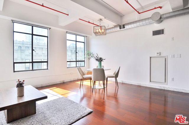 849 S Broadway, Los Angeles CA: https://media.crmls.org/mediaz/4df7e299-d97c-445d-bb70-5bf4fccc0c5c.jpg