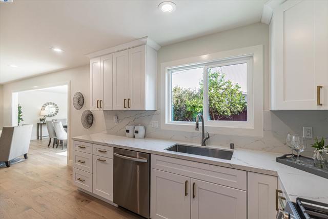 Image 20 of 49 For 344 Silvertip Ct