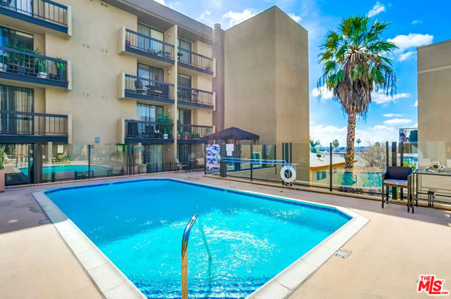 7320 Hawthorn Avenue, Los Angeles CA: https://media.crmls.org/mediaz/4df8adfd-7c60-4ad5-9078-0877e192c86b.jpg