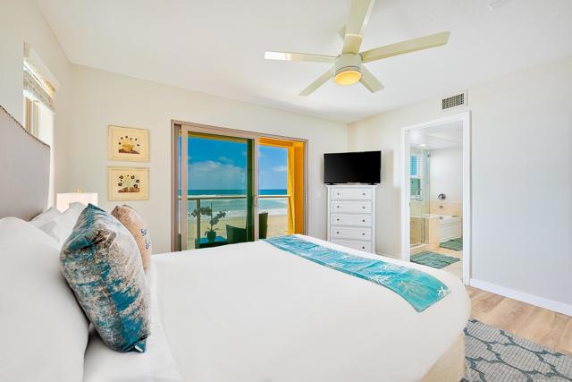 3537 Ocean Front Walk, San Diego CA: https://media.crmls.org/mediaz/4df8bdff-2a52-43ff-b400-382c2239a9b3.jpg