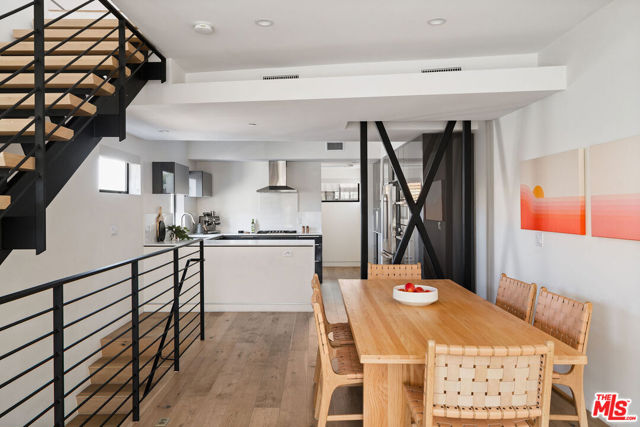 820 N Formosa Avenue, Los Angeles CA: https://media.crmls.org/mediaz/4df8bf64-aeef-4711-abe5-3884d3f4d71b.jpg