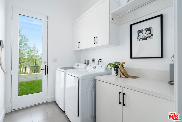 400 Fountain Drive, Palm Springs CA: https://media.crmls.org/mediaz/4df909fb-3374-4c84-914d-07d7d8b2fbef.jpg