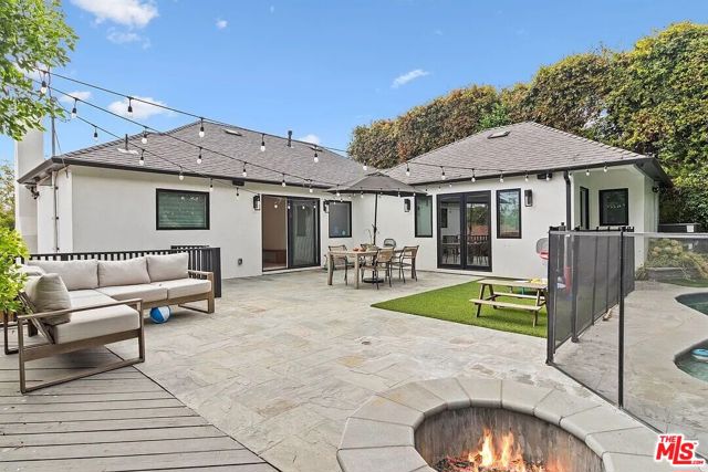 1839 Preuss Road, Los Angeles CA: https://media.crmls.org/mediaz/4df92adb-7a19-4f45-a9b9-6d4a29f13ae0.jpg