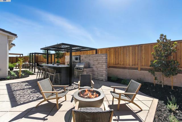 1685 Arione Street, Brentwood CA: https://media.crmls.org/mediaz/4df97122-c755-4cc9-992e-709940b1dc21.jpg