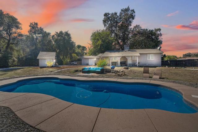 5367 Rosswood Lane, Redding CA: https://media.crmls.org/mediaz/4df9c14b-2d5a-4aea-88e5-d7b868fad772.jpg