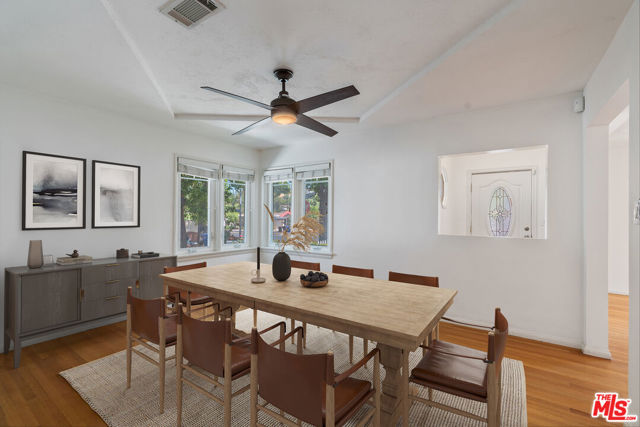 4823 Topanga Canyon Boulevard, Woodland Hills CA: https://media.crmls.org/mediaz/4df9cccf-c222-45f7-bd62-d2075736b1d2.jpg